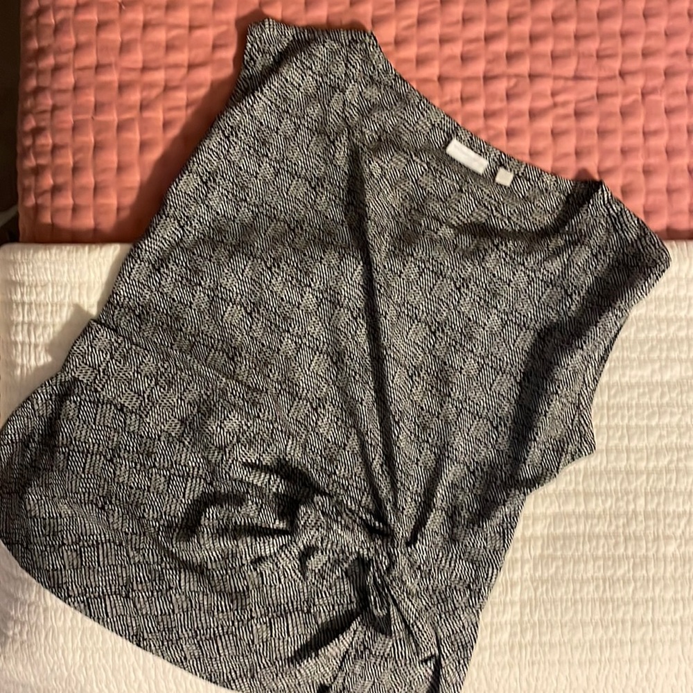 NY&Co. Sleeveless Tie Waist Blouse